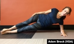 This is the easy version of the Side Plank improves exercise.