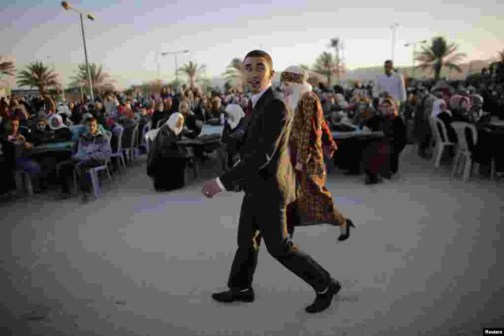 مغربی کنارے کے شہر اریحا میں فلسطینی جوڑوں کی اجتماعی شادی کی تقریب منعقد ہوئی۔