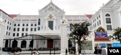 ទីស្នាក់ការ​កណ្តាល​គណបក្ស​ប្រជាជន​កម្ពុជា ក្នុង​រាជធានី​ភ្នំពេញ កាល​ពី​ថ្ងៃ​ទី១២ ខែ​ធ្នូ ឆ្នាំ​២០២១។ (ណឹម សុភ័ក្រ្តបញ្ញា/វីអូអេ)