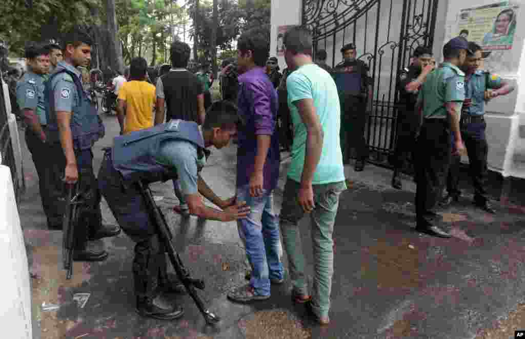 Police search pedestrians in front of a court after a verdict against Jemaat-e-Islami party leader Abdul Quader Mollah was delivered in Dhaka, Bangladesh, Sept. 17, 2013.