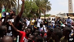 Des manifestants de Y'en a marre à Dakar, au Sénégal (AP)