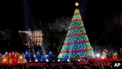 Este año se celebra la 92 ceremonia de iluminación anual del árbol de navidad a pocos pasos de la Casa Blanca.