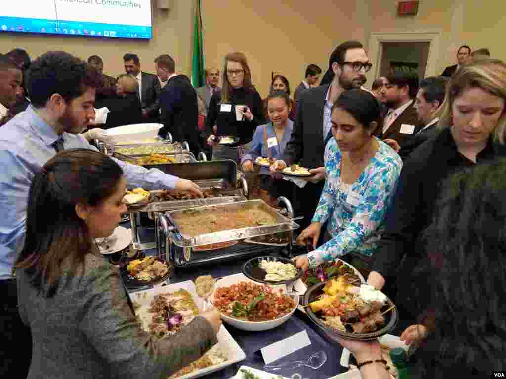 در پایان جشن نوروزی در کنگره ایالات متحده از مهمانان با غذای ایرانی پذیرایی شد