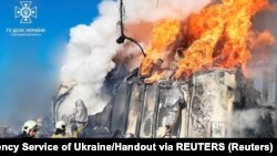 Požar posle ruskog napada na elektranu u gradu Žitomiru na zapadu Ukrajine (Foto: Reuters/State Emergency Service of Ukraine)