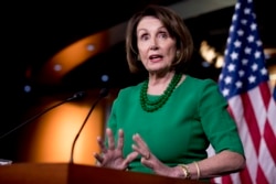 លោកស្រី Nancy Pelosi ប្រធាន​រដ្ឋសភា​ខាង​គណបក្ស​ប្រជាធិបតេយ្យ​ថ្លែង​នៅ​ក្នុង​សន្និសីទ​កាសែត​មួយ​នៅ​ក្នុង​វិមានសភា Capitol Hill ក្នុង​រដ្ឋធានី​វ៉ាស៊ីនតោន កាលពី​ថ្ងៃទី១៥ ខែវិច្ឆិកា ឆ្នាំ២០១៩។