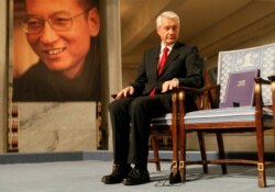 诺贝尔委员会在向刘晓波颁奖的典礼上摆了一把空椅子，象征身陷囹圄的刘晓波。（2010年12月10日）