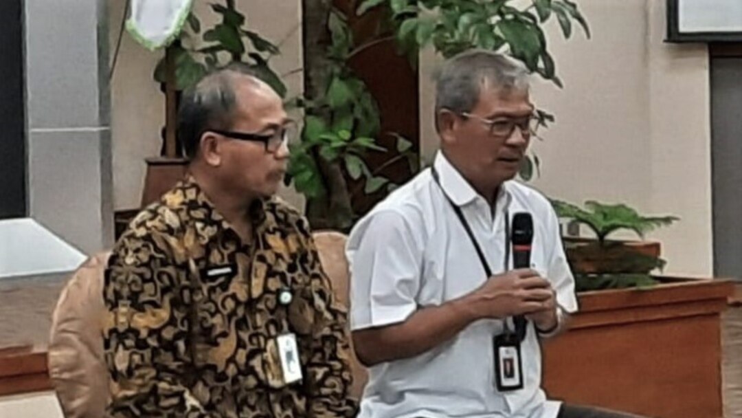 Juru bicara kasus virus korona atau Covid-19, dr. Achmad Yurianto (kanan) dalam jumpa pers di Jakarta, Selasa (3/3). (VOA/Fathiyah)