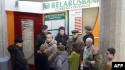 Белорусский треугольник: девальвация, МВФ, политзаключенные