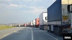 عکس آرشیوی از صف کامیون ها در انتظار عبور از مرز ایران و ترکیه