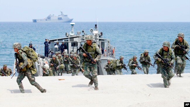 菲律宾与美国海军陆战队在菲律宾西北方向的南中国海举行为期两周的联合军演。（2018年5月9日）