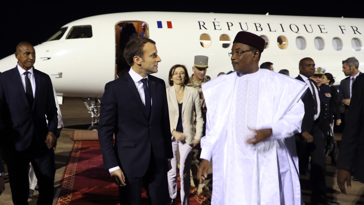 En Images: Visite De Macron Au Niger