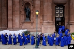 Members of a choir file into the Cathedral Basilica of Sts. Peter and Paul in Philadelphia, Sept. 26, 2015.