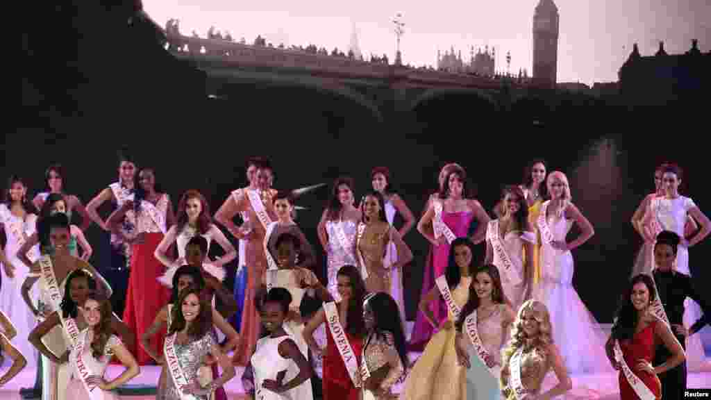 Les candidates finalistes représentant leur pays à l&rsquo;élection de Miss Monde 2014 au Centre d&rsquo;exposition Excel. Londres, 14 décembre 2014