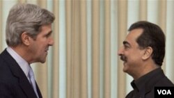Američki Senator John Kerry na susretu sa premijerom Pakistana Yousuf Raza Gilanijem u Islamabadu