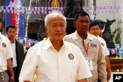 រូបឯកសារ៖ ព្រះអង្គម្ចាស់ នរោត្តម រាណឬទ្ធិ ចូលរួមសមាជរបស់គណបក្សហ្វ៊ុនស៊ីនប៉ិច នៅរាជធានីភ្នំពេញ កាលពីថ្ងៃទី១៩ ខែមករា ឆ្នាំ២០១៥។