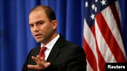 El asesor de Seguridad Nacional de la Casa Blanca, Ben Rhodes, elogia el acuerdo nuclear con Irán.