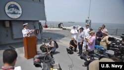 蓝岭号指挥舰2019年3月13日抵达马尼拉后邀请媒体参访（美国海军）