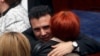 Makedonski premijer Zoran Zaev prima čestitke od poslanika nakon glasanja o ustavnim amandmanima, u makedonskom Sobranju, 11. januara 2019.