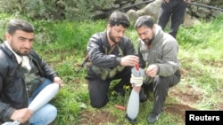 Free Syrian Army fighters prepare mortar shells prior to an offensive against forces loyal to Syria's President Bashar al-Assad, in Houla near Homs, March 13, 2013. (Shaam News Network)