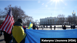 На фото: Акція на підтримку України перед Білим домом