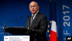France's Finance and Economy Minister Michel Sapin delivers a speech during a press conference in Paris, Wednesday, Sept. 28, 2016. 