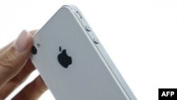 İstifadəyə verildiyi üç həftə ərzində dörd milyon iPhone 4S modeli satılıb