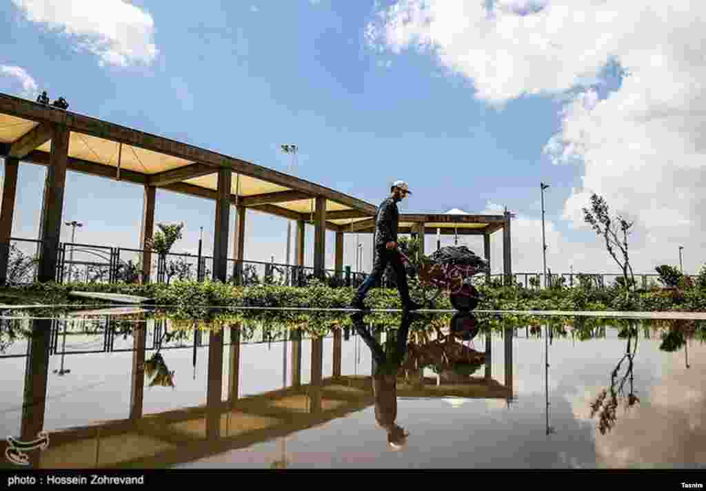 مراحل آماده سازی نمایشگاه کتاب تهران عکس: حسین ظهروند 