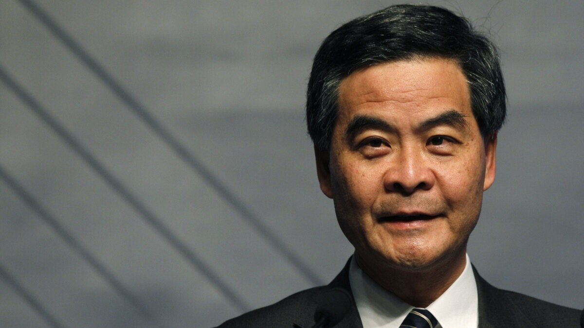 chinese-leaders-back-beleaguered-hong-kong-exec