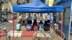 အထောက်အထားမဲ့ ရိုဟင်ဂျာ ၆ ယောက်ကို ရန်ကုန်မြို့မှာ ဖမ်းဆီးထိန်းသိမ်းခဲ့တဲ့ မြင်ကွင်း။ (ဓာတ်ပုံ - ဒေါက်တာကျော်စွာဦး ဖေ့ဘုတ် - ဇန်နဝါရီ ၁၁၊ ၂၀၂၁)