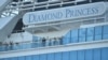 Sejumlah penumpang terlihat di geladak kapal pesiar Diamond Princess. Sekitar 3.600 orang dikarantina di atas kapal tersebut karena kekhawatiran virus korona di Pelabuhan Yokohama, Jepang, 13 Februari 2020. (Foto: AFP)