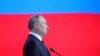 Putin Announces Social Handouts in Bid to Stop Opinion Poll Slide