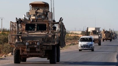 Tư liệu - Một đoàn xe chở binh sĩ Mỹ trên đường đi tới Manbij, bắc Syria, ngày 31 tháng 8, 2018.