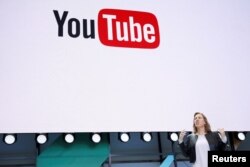 CEO YouTube Susan Wojcicki berbicara di atas panggung selama konferensi pengembang Google I/O tahunan di San Jose, California, AS, 17 Mei 2017. (Foto: REUTERS/Stephen Lam)