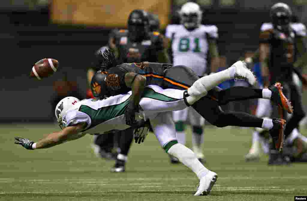 BC Lions corner back Cord Parks (26) prevents Saskatchewan Roughriders wide receiver Rob Bagg (bottom) from catching the ball during the first half of their CFL football game in Vancouver, British Columbia, Oct. 4, 2013. 