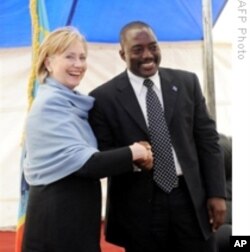 Secretary Hillary Clinton (L) and President Joseph Kabila (R)