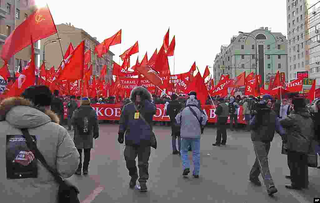 莫斯科反政府游行中的共产党队伍