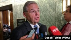 El senador Robert Menendez, demócrata por Nueva Jersey, dijo que EE.UU. no debe abandonar a los venezolanos.