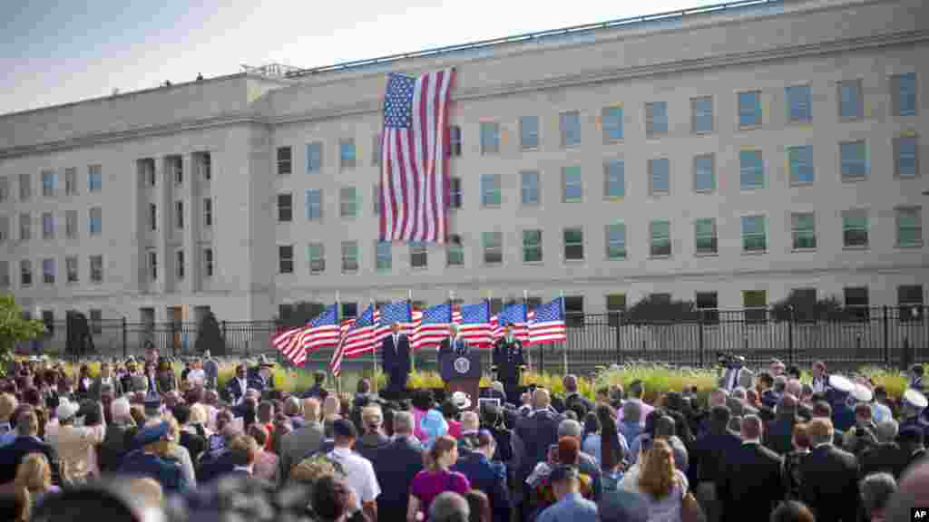 Shugaban Amurka Barack Obama da Sakataren Tsaron Amurka Chuck Hagel a Pentagon, Washington, D.C., 11 ga Satumba, 2014.