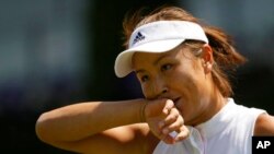 Peng Shuai of China wipes her face during the women's singles match against Samantha Stosur of Australia on the second day at the Wimbledon Tennis Championships in London, on July 3, 2018.