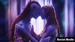 Disney dijo que la segunda entrega iría seguida de "Avatar 3" en diciembre de 2023, "Avatar 4" en diciembre de 2025 y "Avatar 5" en diciembre de 2027.
