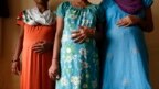 Đường dây do một người Trung Quốc tổ chức đã đưa một số phụ nữ người Việt sang Campuchia cấy thai và bị phát hiện khi một trong những phụ nữ được thuê mang thai hộ trình báo công an.