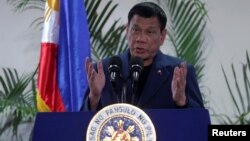 Philippine President Rodrigo Duterte interacts with reporters during a news conference upon his arrival from a four-day state visit in China at the Davao International Airport in Davao city, Philippines, Oct. 21, 2016.