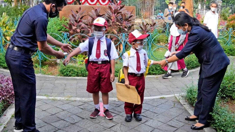 Some Indonesian Students Return to School, at a Distance