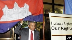 U.N. special rapporteur Surya Subedi walks through a Cambodian national flag upon his arrival in a conference room at the U.N. headquarter in Phnom Penh, (File photo).