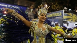 Rainha da bateria, Juliana Alves, da Unidos da Tijuca no sambódromo do Rio de Janeiro, Março 4, 2014. REUTERS/Pilar Olivares