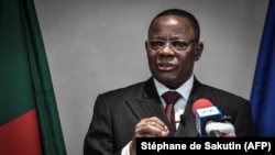 Maurice Kamto, chef du Mouvement pour la renaissance du Cameroun (MRC) et ancien candidat à la présidentielle, donne une conférence de presse à Paris, France, le 30 janvier 2020.