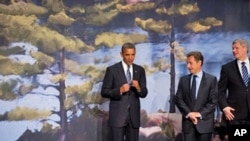 US President Barack Obama gestures alongside French President Nicolas Sarkozy and Canadian Prime Minister Stephen Harper at the Deerhurst Resort at Muskoka, in Huntsville, Ontario, Canada, 25 Jun 2010