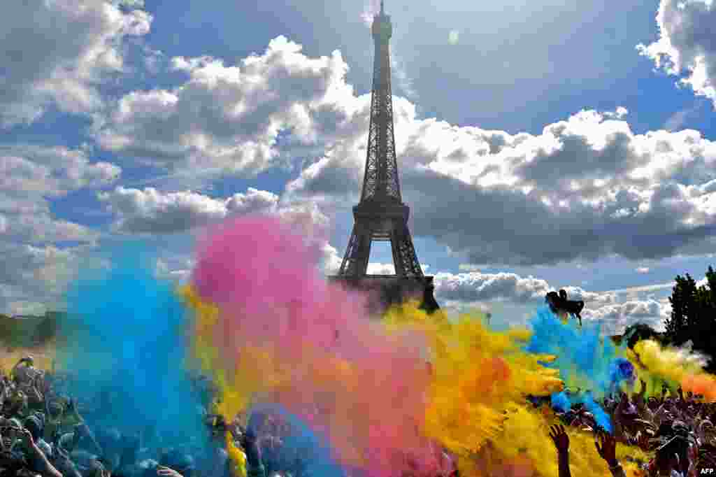 People take part in the Color Run 2017 in front of the Eiffel Tower in Paris, Front.