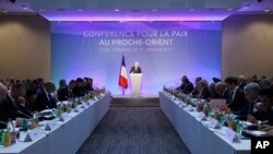 프랑스 파리에서 15일 열린 이스라엘-팔레스타인 국제평화회의에서 장 마크 에호 프랑스 외교장관이 개막연설을 하고 있다. 