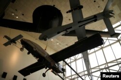 워싱턴 DC 스미소니언 국립항공우주박물관에 전시된 미군 무인기(드론)들.